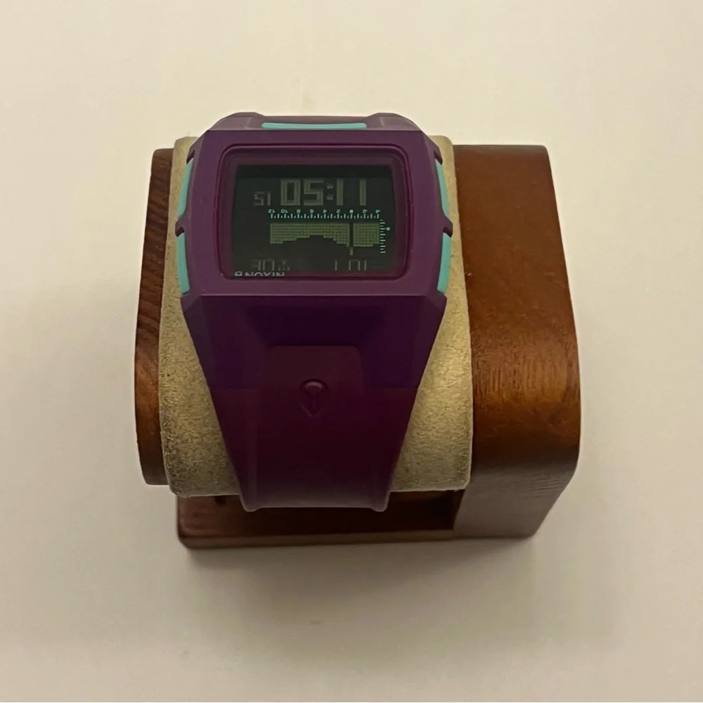 Nixon Small Lodown‎ II Tide (like new, brand new batteries)